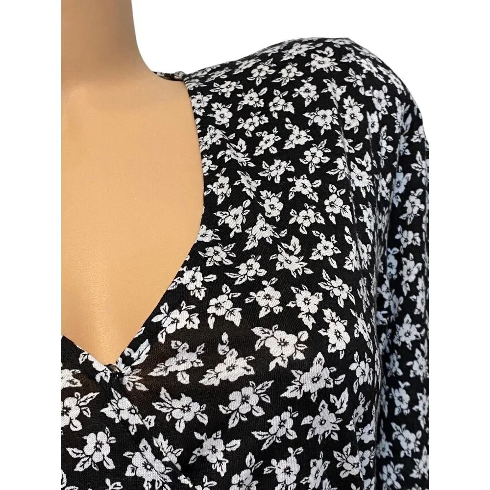 Michael Kors Women's MEDIUM Long Sleeve Print Wrap Top Floral Black White Blouse